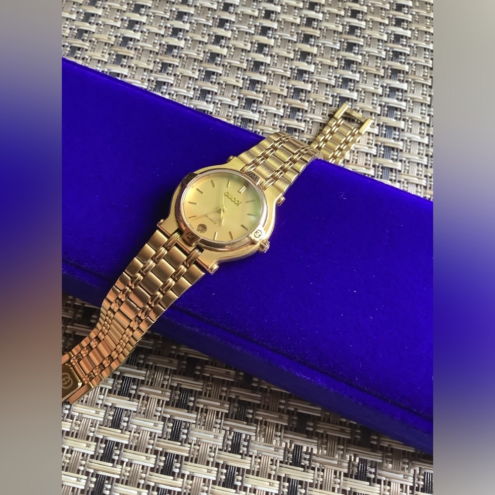 Gucci Ladies Gold Tone Bracelet Watch 💛💛 - Picture 8 of 16